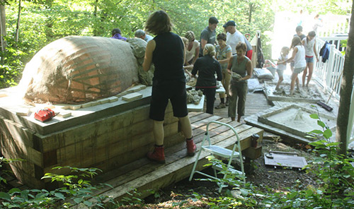 Participation à la construction d’un four à pain